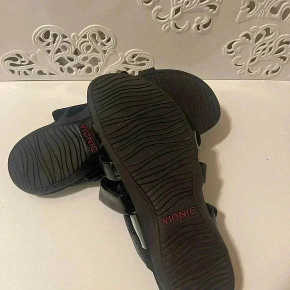 Vionic soft Sandel patent leather in great conditions - Picture 9 of 16